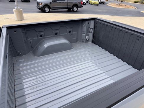 Used 2024 Chevrolet Silverado 1500 Custom image 9