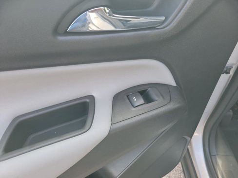 Used 2019 Chevrolet Equinox LS FWD image 15