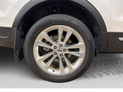 Used 2018 Ford Explorer XLT w/ Equipment Group 202A AWD/4WD image 51