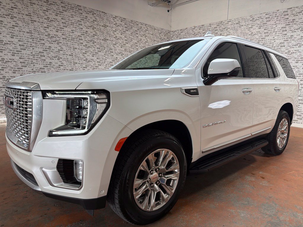 Used 2024 GMC Yukon Denali w/ Advanced Technology Package AWD/4WD image 3