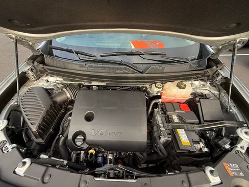 Used 2021 Chevrolet Traverse LT FWD image 32