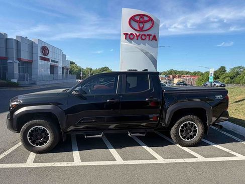 Used 2024 Toyota Tacoma TRD Off-Road image 7