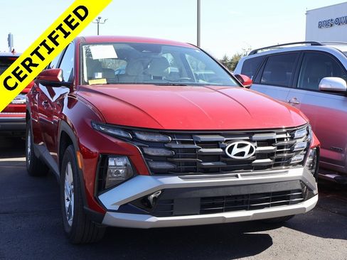 Certified 2025 Hyundai Tucson SE image 1
