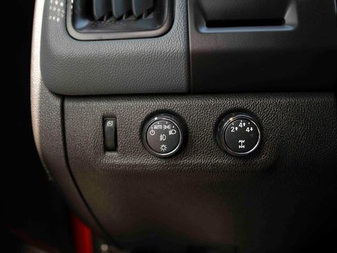 Used 2016 Chevrolet Colorado Z71 AWD/4WD image 12