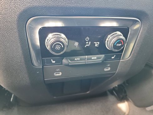 Certified 2024 GMC Yukon XL SLT w/ SLT Premium Package image 14