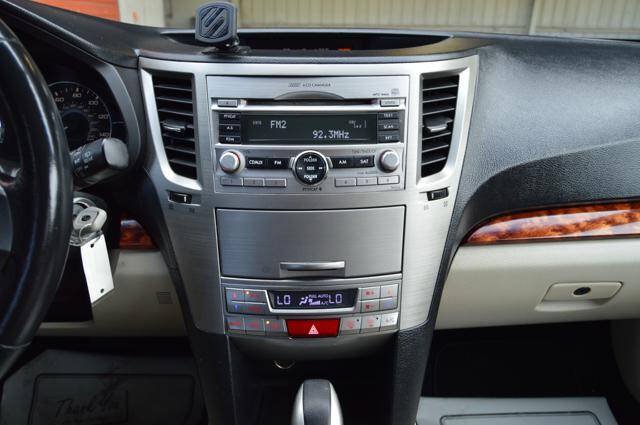Used 2010 Subaru Outback 2.5i Limited AWD/4WD image 21