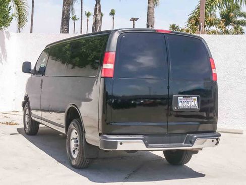 Used 2018 Chevrolet Express 2500 w/ Driver Convenience Package RWD image 9