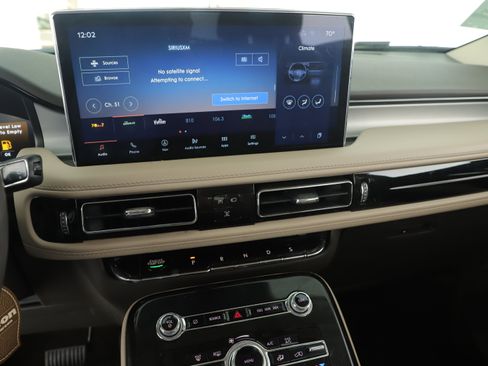 Used 2023 Lincoln Nautilus AWD w/ Premium Package image 10