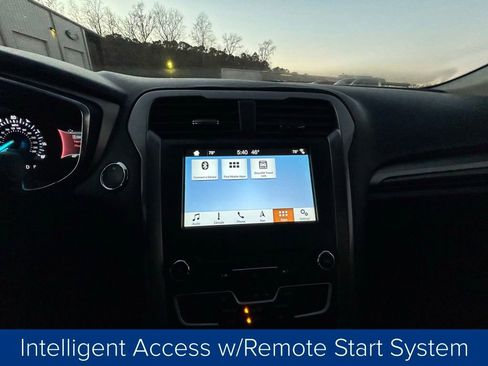 Used 2017 Ford Fusion SE w/ Fusion SE Technology Package image 34