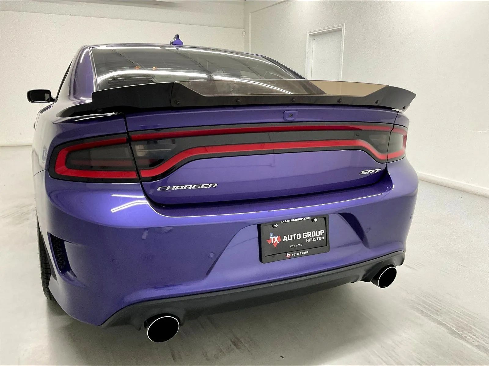 Used 2016 Dodge Charger SRT RWD image 26