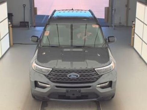 Used 2023 Ford Explorer XLT w/ Equipment Group 202A AWD/4WD image 2