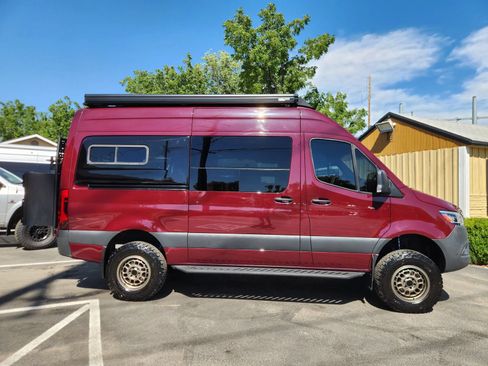Used 2024 Mercedes-Benz Sprinter 2500 image 4