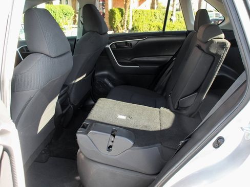 Used 2021 Toyota RAV4 LE image 34