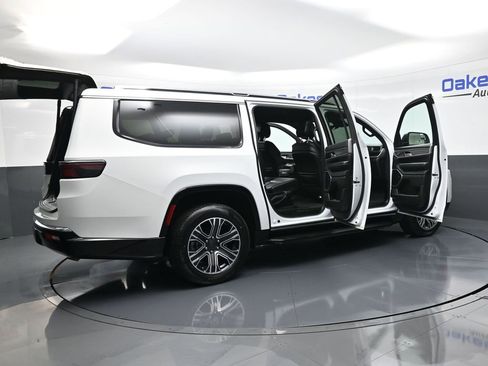 Used 2024 Jeep Wagoneer L Series II w/ Flexible Seating Group image 57