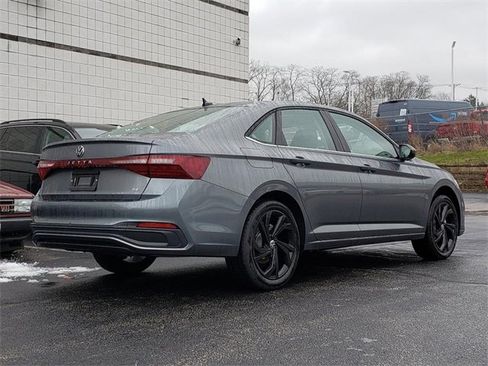 New 2026 Volkswagen Jetta SE image 3