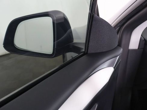 Used 2023 Tesla Model Y Long Range AWD/4WD image 35