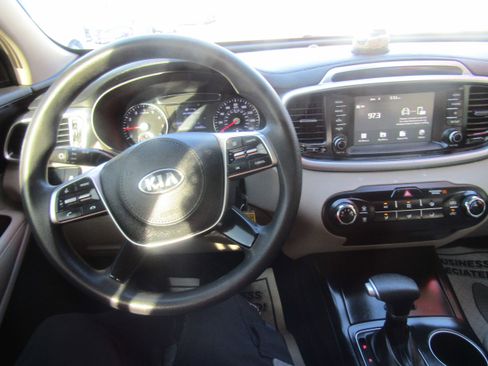 Used 2020 Kia Sorento LX AWD/4WD image 16