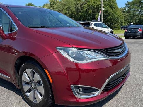Used 2018 Chrysler Pacifica Limited w/ Advanced Safetytec Group FWD image 22