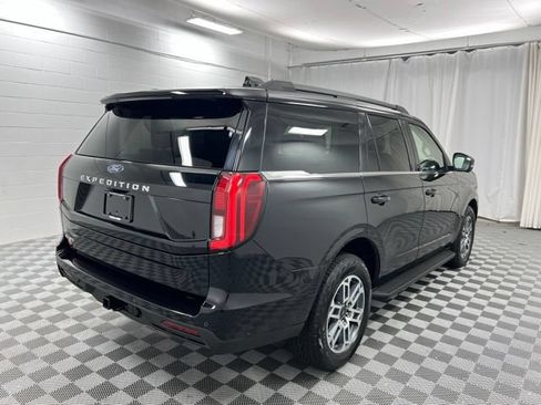 Used 2025 Ford Expedition Active AWD/4WD image 5