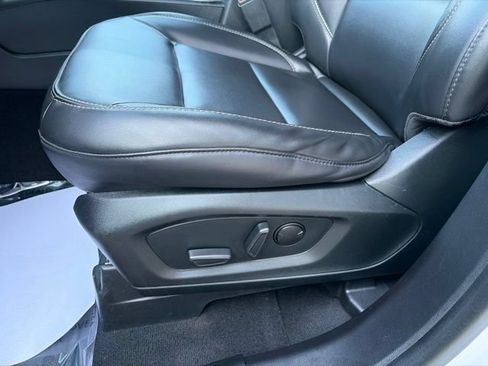 Used 2022 Ford Explorer XLT w/ Equipment Group 202A RWD image 8