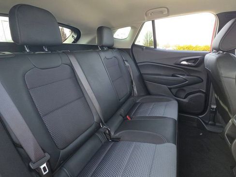 Used 2025 Chevrolet Trax LT w/ LT Convenience Package image 15