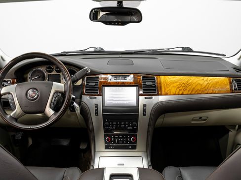 Used 2014 Cadillac Escalade Platinum image 11
