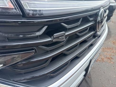 Used 2024 Volkswagen Atlas SEL Premium R-Line image 3