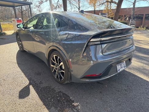 Used 2023 Toyota Prius Prime image 6