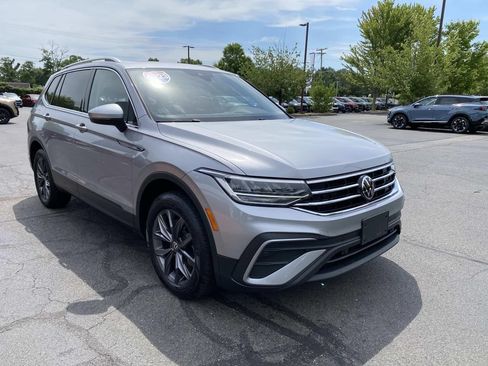 Used 2023 Volkswagen Tiguan SE AWD/4WD image 9