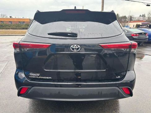 Used 2023 Toyota Highlander LE FWD image 9