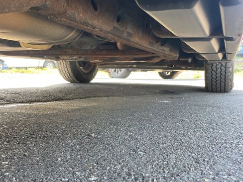 Used 2010 Chevrolet Suburban LT image 23