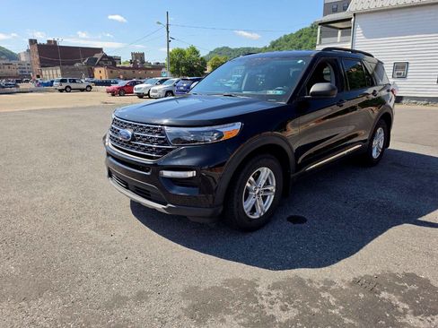 Used 2020 Ford Explorer XLT w/ Equipment Group 202A AWD/4WD image 4