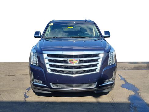 Used 2020 Cadillac Escalade Luxury w/ LPO, Radiant Package image 3