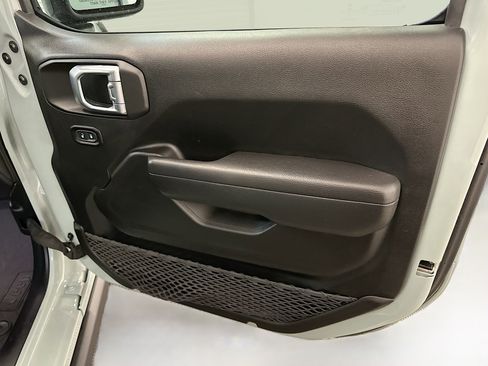 Used 2023 Jeep Wrangler Unlimited image 33