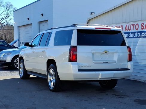 Used 2015 Chevrolet Suburban LT image 3
