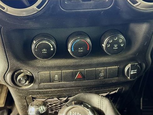 Used 2017 Jeep Wrangler Unlimited Sahara AWD/4WD image 18