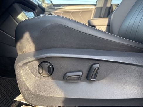 Used 2022 Volkswagen Tiguan SE AWD/4WD image 15