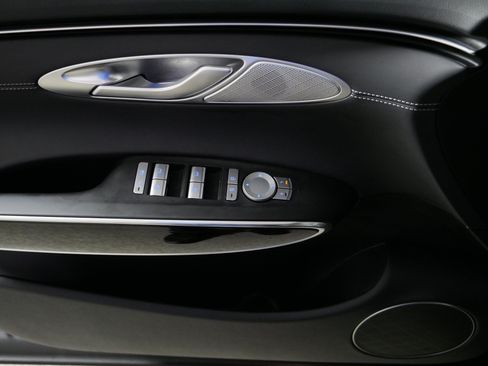Certified 2025 Genesis GV70 2.5T AWD/4WD image 19