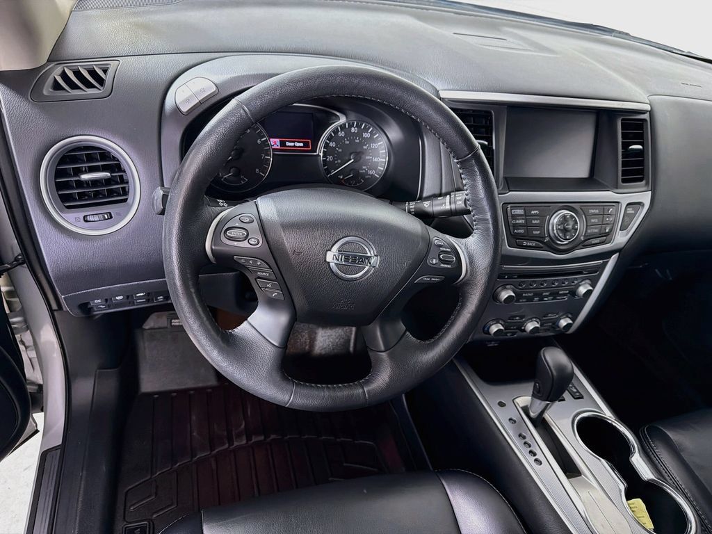 Used 2018 Nissan Pathfinder SL FWD image 10