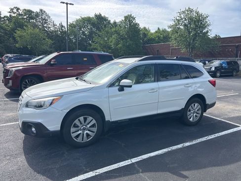 Used 2017 Subaru Outback 2.5i Premium AWD/4WD image 11