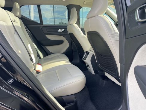 Certified 2023 Volvo XC40 B5 Plus w/ Protection Package Premier image 18