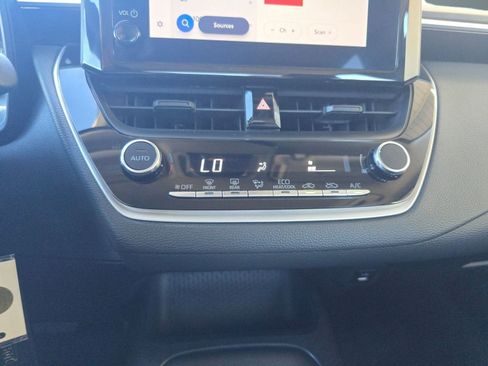 Used 2023 Toyota Corolla LE image 25