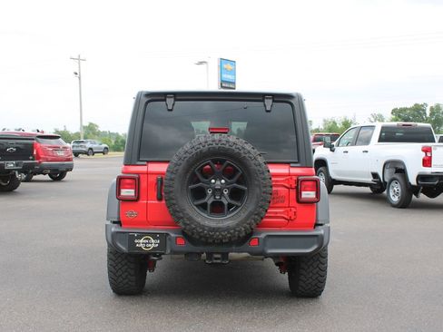 Used 2025 Jeep Wrangler Willys AWD/4WD image 8
