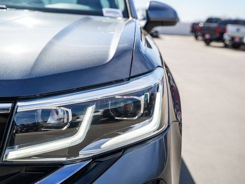 Used 2023 Volkswagen Taos SEL image 5