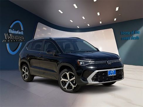 Certified 2025 Volkswagen Taos SEL image 1