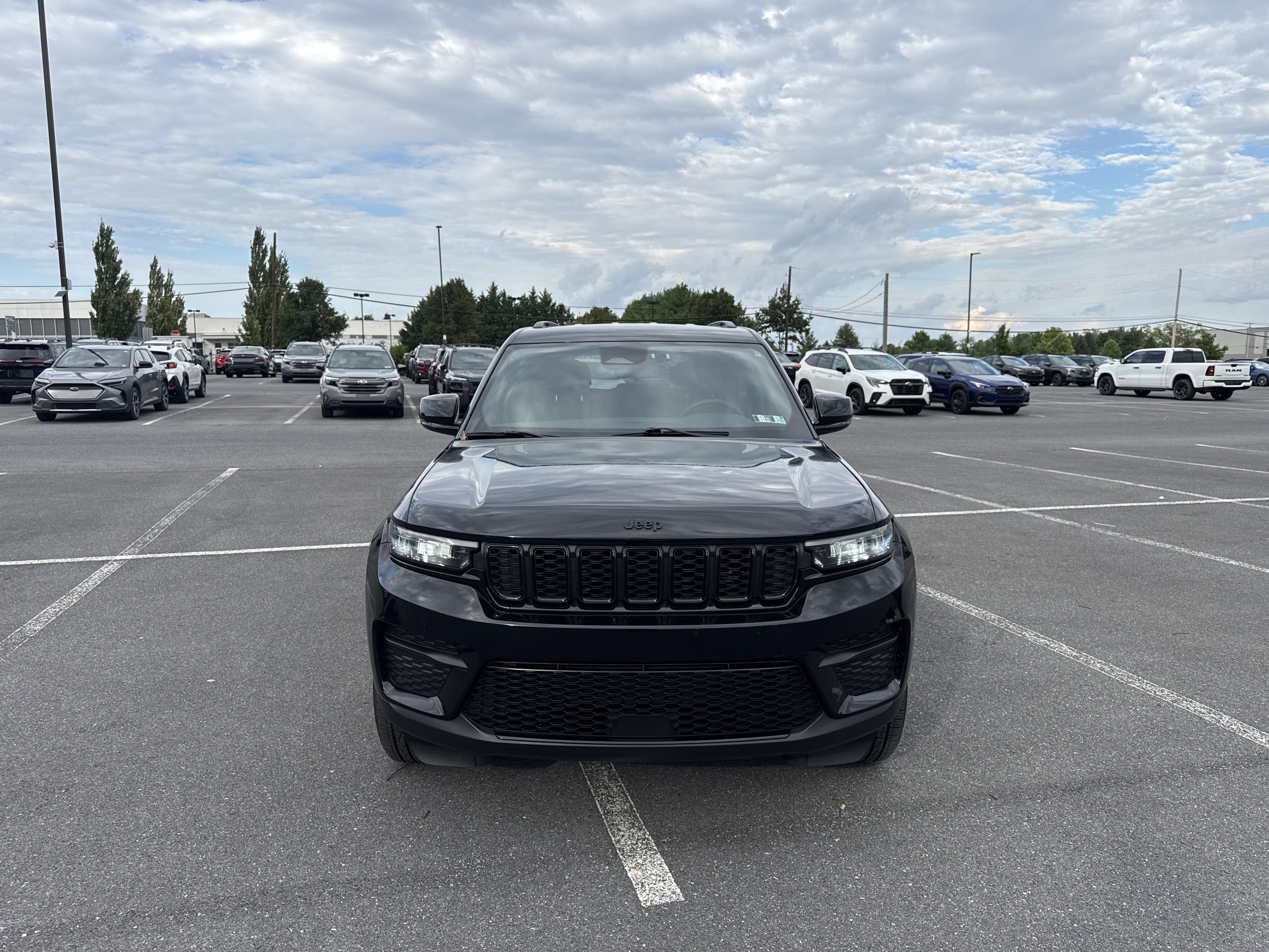 Used 2023 Jeep Grand Cherokee Altitude AWD/4WD image 42