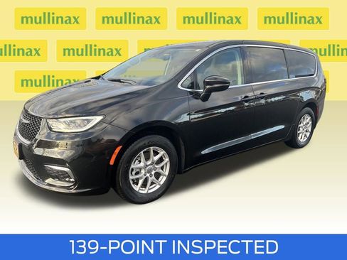 Used 2024 Chrysler Pacifica Touring-L image 15