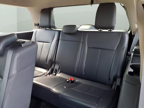 Used 2024 Ford Expedition XLT image 27