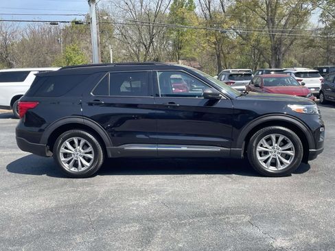 Used 2023 Ford Explorer XLT w/ Equipment Group 202A image 2