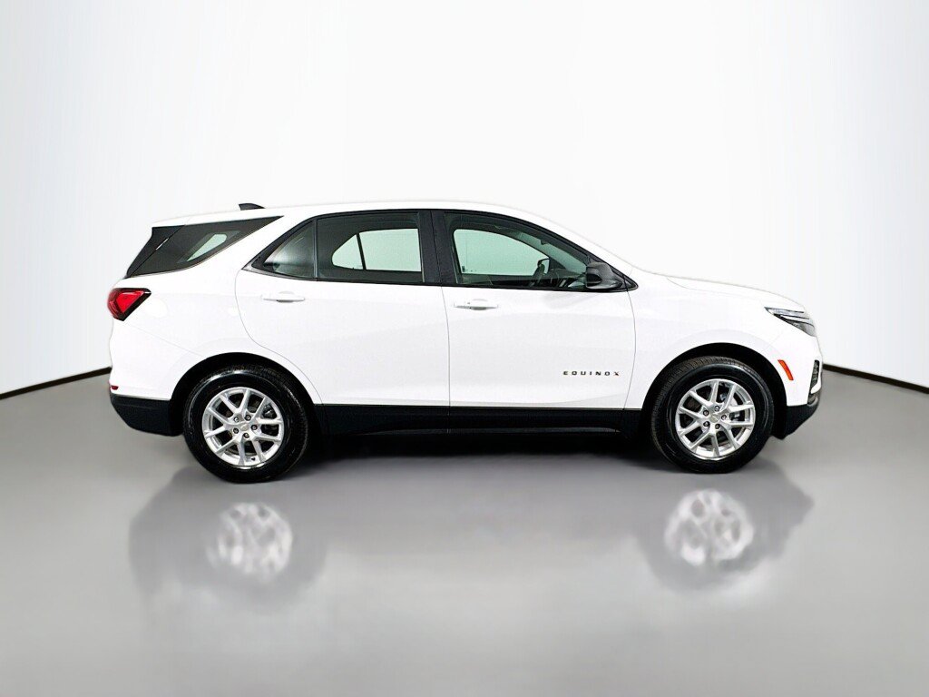 Used 2022 Chevrolet Equinox LS w/ Driver Confidence II Package AWD/4WD image 6